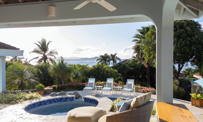 Spanish Town Villa | Impresionantes vistas al mar: cascada, ping pong, putting green, bañera de hidromasaje, aire acondicionado completo