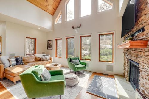 Beech Mountain Casa | Deck and Scenic Views Beech Mountain Cabin