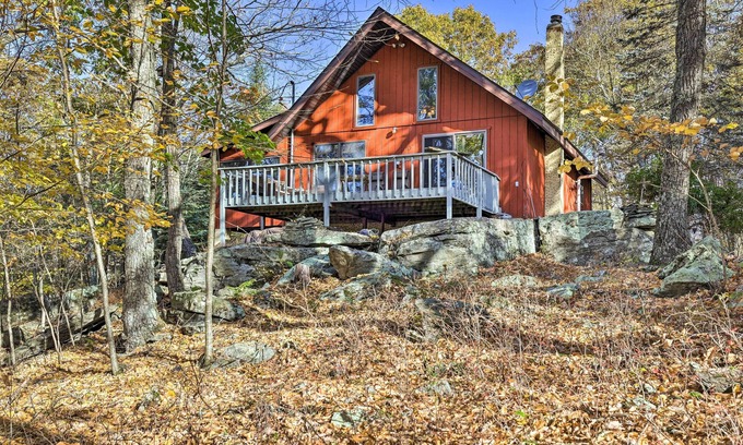 Cresco Cabina | Deck + Forest Views: Secluded Cresco Cabin!