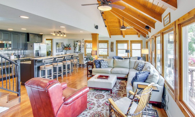 Mountain Air Casa | Deck & Game Room: Blue Ridge Mountain Home!