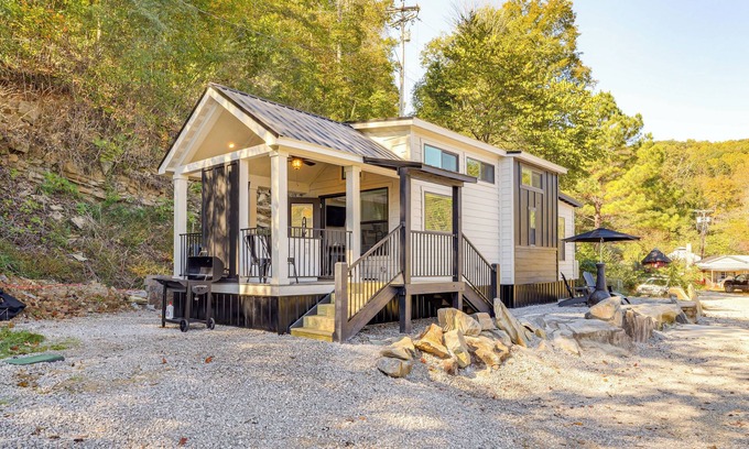 Cookeville Cabina | Deck, Grill & Fishing Pond: Modern Cookeville Gem