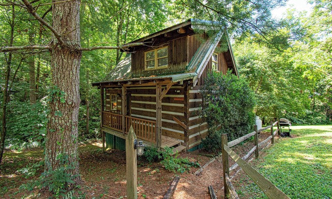 Townsend Cabina | Deck, Jetted Tub, Wi-fi, Near National Park