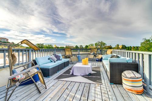 Paradise Hills Civic Casa | Deck, Putting Green and Views Albuquerque Oasis