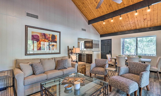 Groom Creek Cabina | Deck w/ Wooded Views: Rustic-Chic Prescott Cabin!