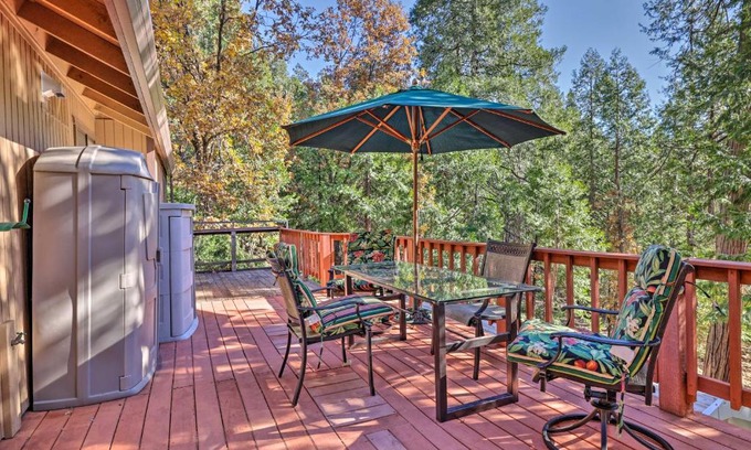 Twain Harte Casa | Deck with Forest Views Quiet Twain Harte Cabin!
