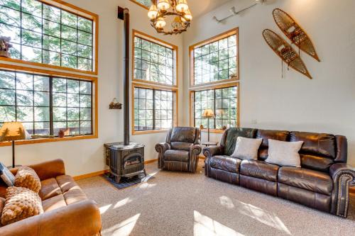 Bear Valley Casa | Deck with Mountain Views Cabin in Bear Valley!