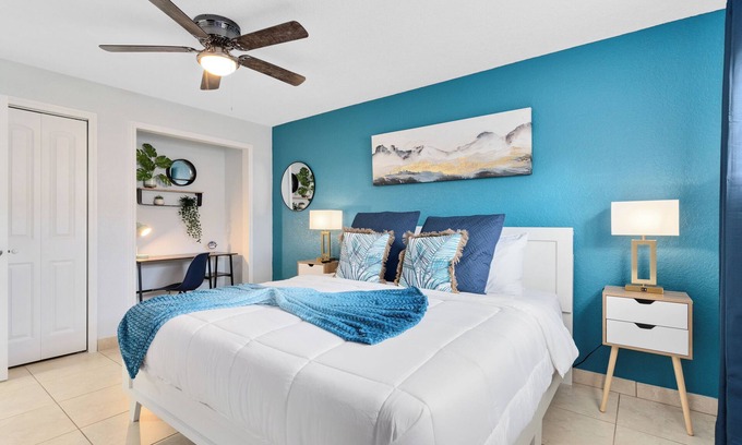 Indian Harbour Beach Apartamento | Deep Blue ~ Walk to the beach, Pool, BBQ, and Games