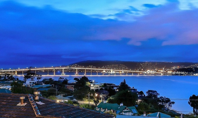 Lindisfarne Casa | ¡Impresionantes vistas sobre el río, la ciudad y la montaña!