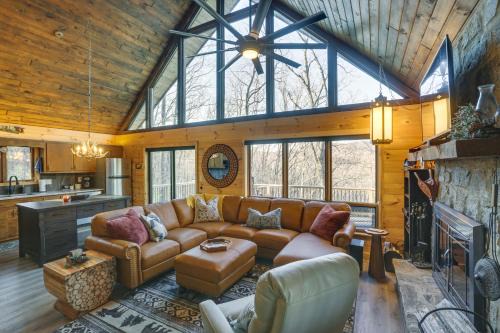 Deep Gap Casa | Deep Gap Cabin with 2 Decks and Community Amenities!