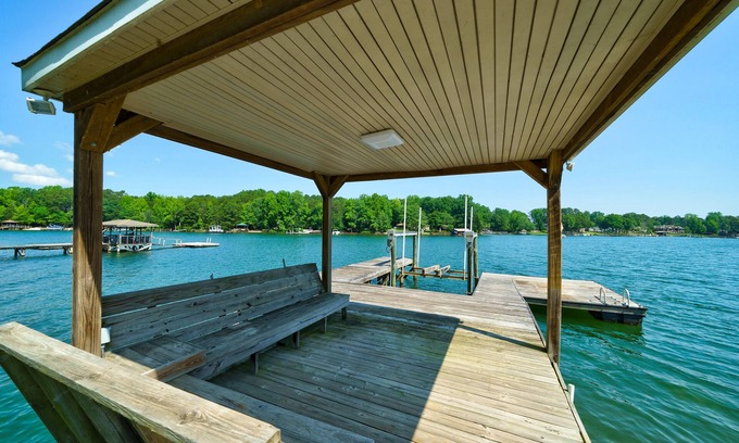 Denver Casa | Deep Water Cove - Luxury Lakefront Home with Pool, Private Dock and Beach