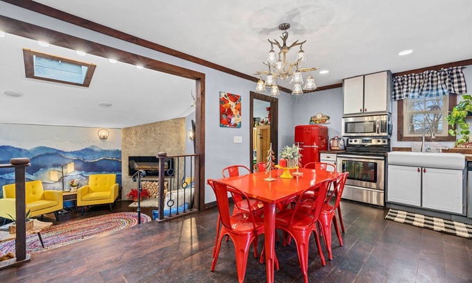 Fairview Cabaña | Deer Bluff Cottage, retro, hot tub, arcade, near AVL/Chimney Rock/Black Mtn