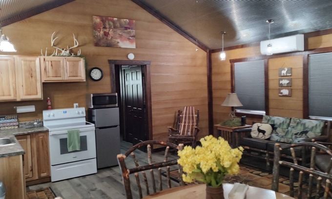 Peebles Cabina | Deer Lodge (Secluded in Amish Country and peaceful)