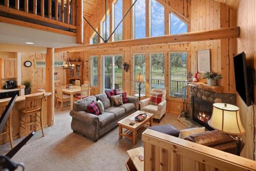 Redmond Casa | Deer Park Cabin