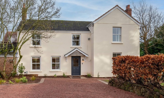Lydney Cabaña | Deer Park Farmhouse - on the lydney park estate that sleeps 6 guests in 3 bedrooms