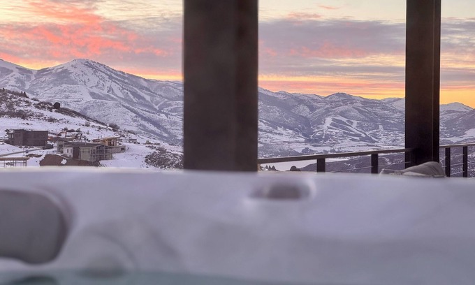 Park City Condominio | Deer Valley Mt. Retreat-2 large BR, 3 beds, 2.5 BA condo with private hot tub