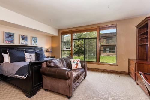 Deer Valley Casa | Deer Valley Villa - Modern Mountain Living - Private Penthouse Hot Tub - 3 Master Suites