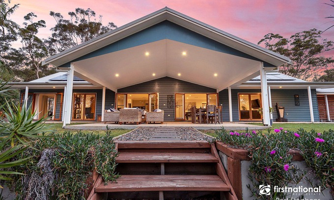 One Mile Casa | Deja Blue Anna Bay