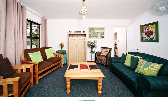 Trawal Casa | DeKeurboom Guesthouses. (Cabaña azul)