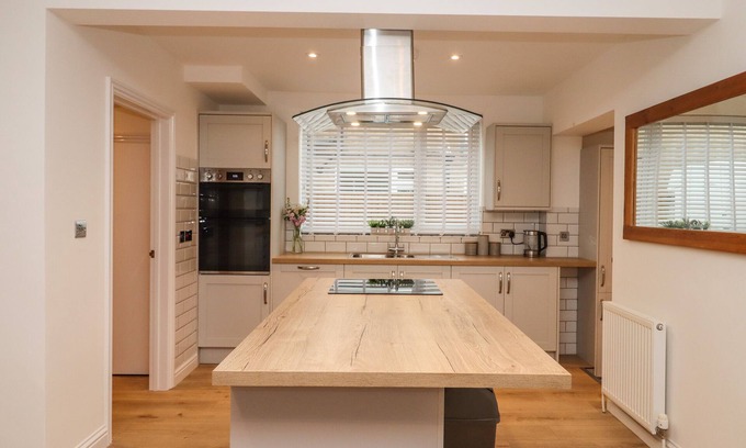 Bishop's Cleeve Cabaña | Delabere Road
