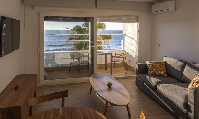 Cadiz Apartamento | DELFIN Sunny Home by Cadiz4Rentals