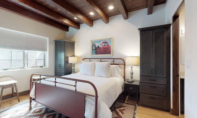 Historic Eastside Casa | Delgado C-4: One block from Canyon Road!