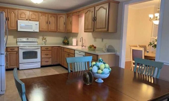 St. Marys Cabaña | Delia's River Retreat: 3-bedroom Cottage in superb St. Marys