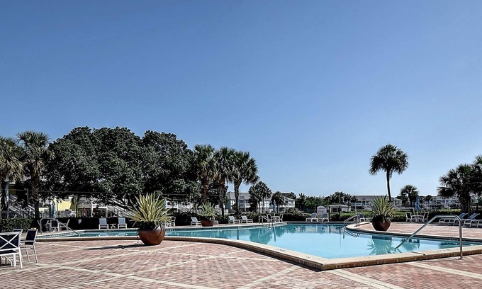 Coquina Key Condominio | Delight in St Pete - Waterfront Condo with Pool