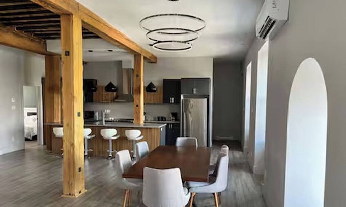 Ville-Marie Condominio | Delightful 3-bedroom 3BA condo in Old Montréal including parking on premises