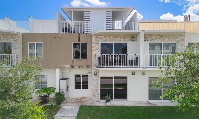 Naranja Casa | Delightful 3-bedroom house with Sunset views