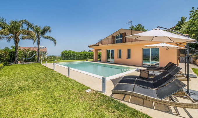 Castroreale Villa | Espléndida villa con piscina privada de hidromasaje climatizada con vistas a las islas Eolias.