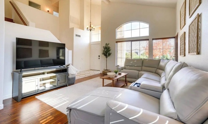 Garden Lakes Casa | Delightful 4-bedroom house in Avondale with WiFi, Pool, Spa.