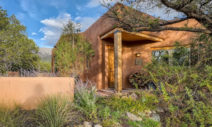 Baca Grande Casa | Encantador Adobe de 2 dormitorios en Crestone con vistas espectaculares