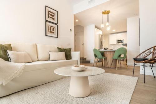El Ejido Apartamento | Delightful and bright apartment in center by REMS