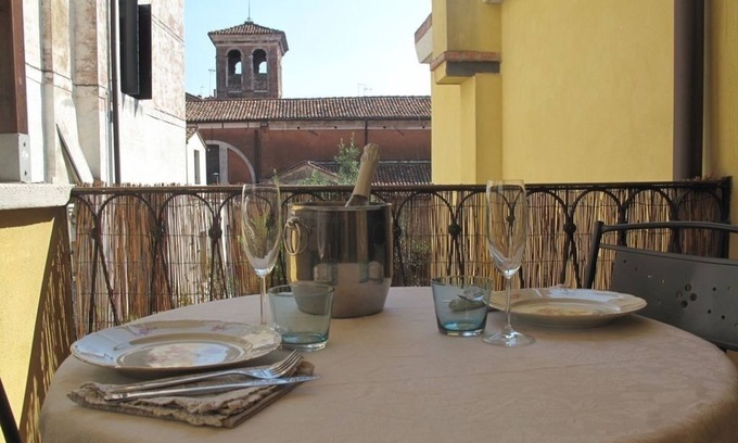 Santa Croce Apartamento | Encantador apartamento en el casco antiguo con terraza y WiFi - OFERTAS DE ÚLTIMO MINUTO