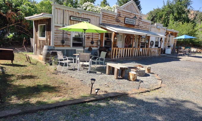Springville Casa | Delightful Barn-Tavern Close to GIANT SEQUOIAS