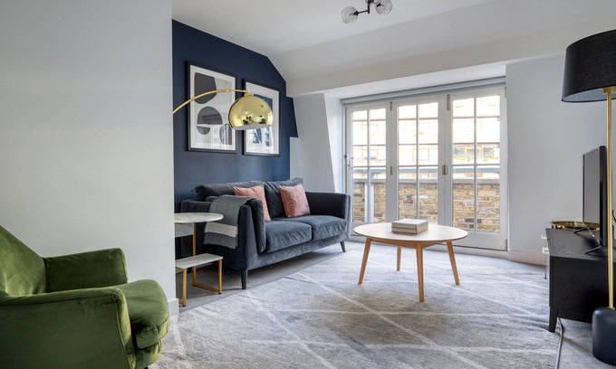 Barbican Apartamento | Delightful City of London 2BR w/ Balcony, nr Tube Station, by Blueground