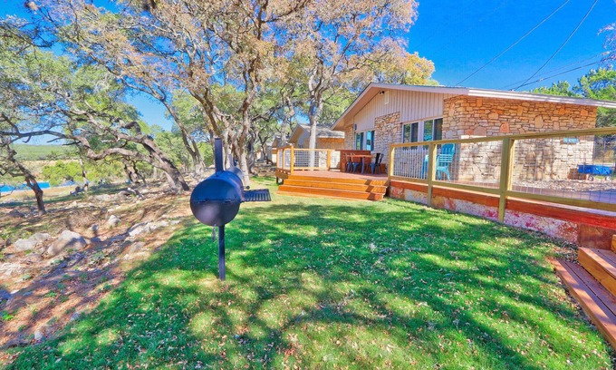 Canyon Lake Cabaña | Delightful Cottage for 4 Guests in Canyon Lake!