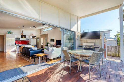 Dicky Beach Casa | Delightful Dicky Beach Holiday House