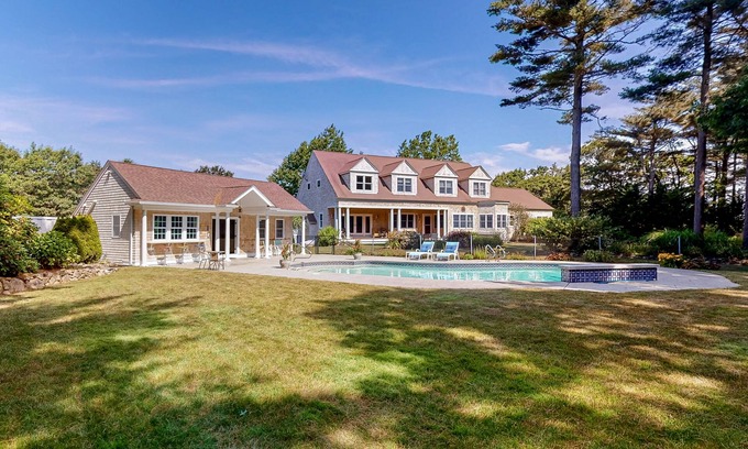 Sagamore Casa | Delightful escape with private pool, horseshoe pit, home gym, fast WiFi & grill