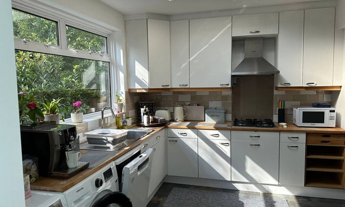 Hale Casa | Delightful House for Rent in London