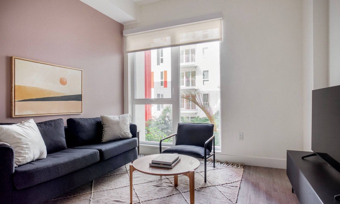Wilshire Center Apartamento | Delightful Koreatown 1BR w/ Gym, nr Shops, Dining & Metro, by Blueground