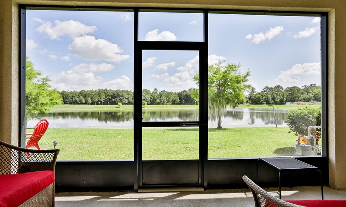 Trafalgar Village Casa | Delightful lakefront townhome with pool, volleyball, fast WiFi & AC
