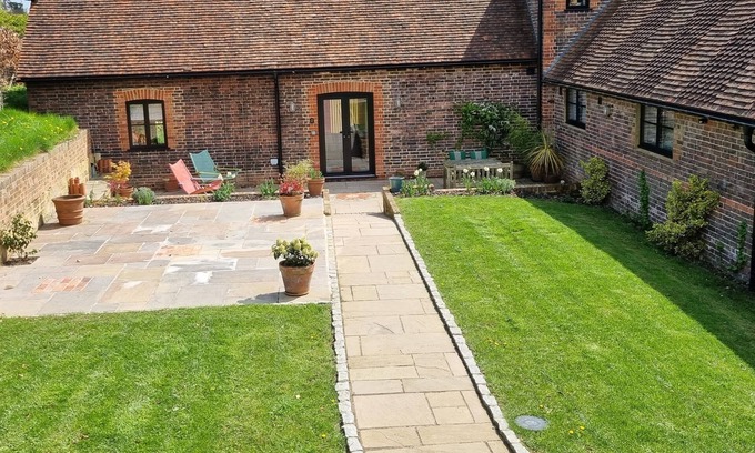 Langton Green Casa | Delightful newly converted dairy