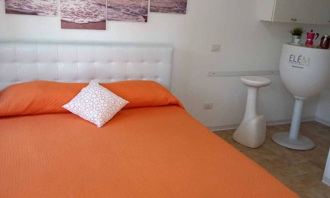 Uggiano la Chiesa Apartamento | Delightful one-room apartment for two people max