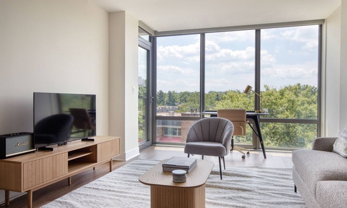 Pentagon City Apartamento | Delightful Pentagon City 1BR w/ Pool & Gym, nr Downtown, by Blueground