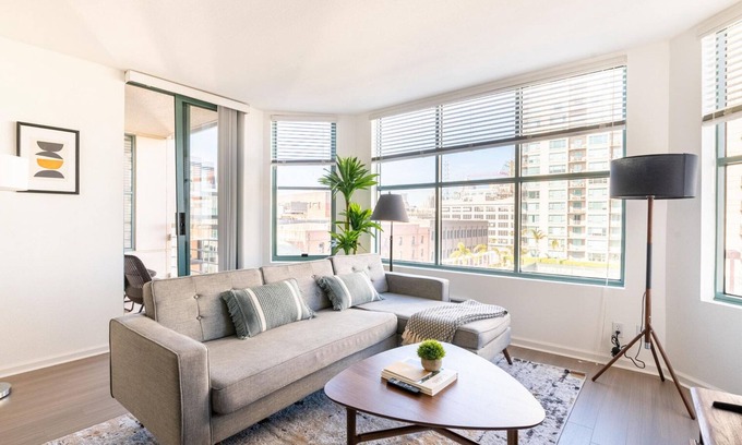 South Beach Apartamento | Delightful South Beach 2BR w/ Heated Pool, Shops & Dining, by Blueground