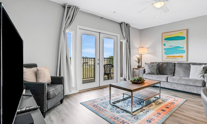 Davenport Condominio | Delightful water view condo with balcony, washer/dryer, & full kitchen