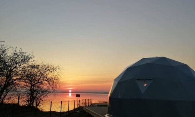 Miedzyzdroje Cabina | Delightfull Dome with Hot tub & sauna on the beach