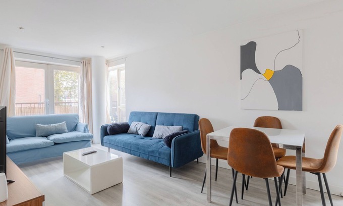 Bow Apartamento | Delightfully Warm 1BD Flat, Near Victoria Park