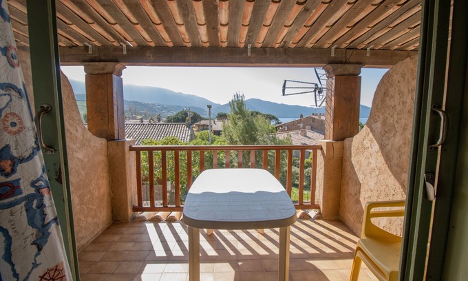 Residences du Golfe de Lava Apartamento | Della Rocca a 80 m de la playa: vistas al mar y a la montaña, terraza privada, A/C y Wi-Fi